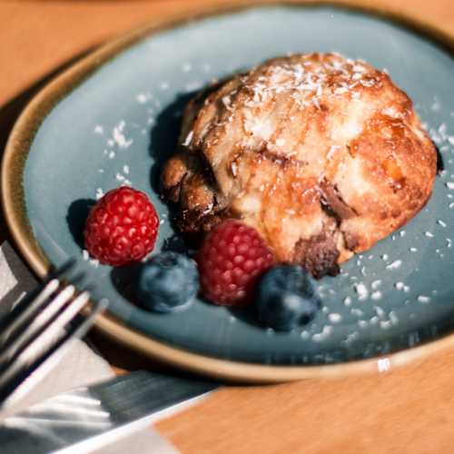 Long Story, Versailles