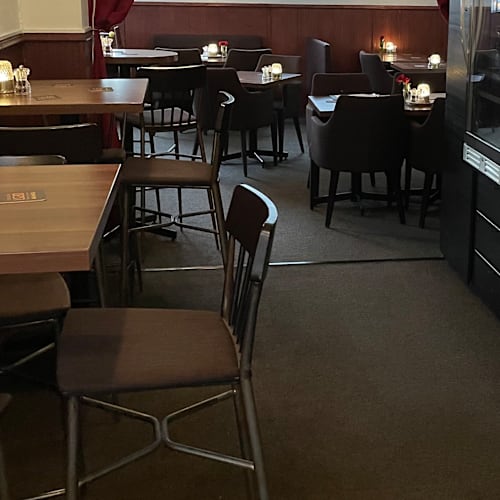 LG30/Lyckliga Gatan Bar & Matsal, Solna