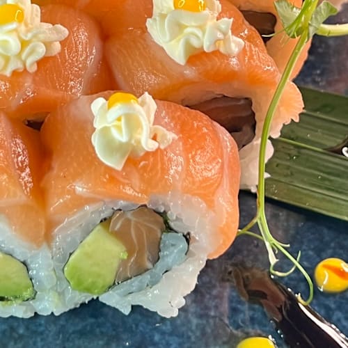 Leo Sushi , Pierre-Bénite