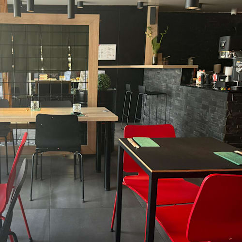 Moshimoshi, Carouge