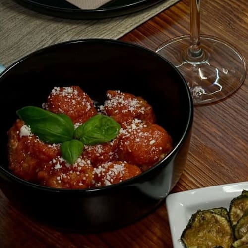 Divinosia Enoteca Bistrot, Giffoni Valle Piana