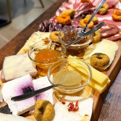 Divinosia Enoteca Bistrot, Giffoni Valle Piana