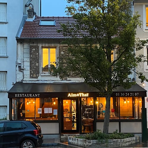 Aim Thai, Versailles
