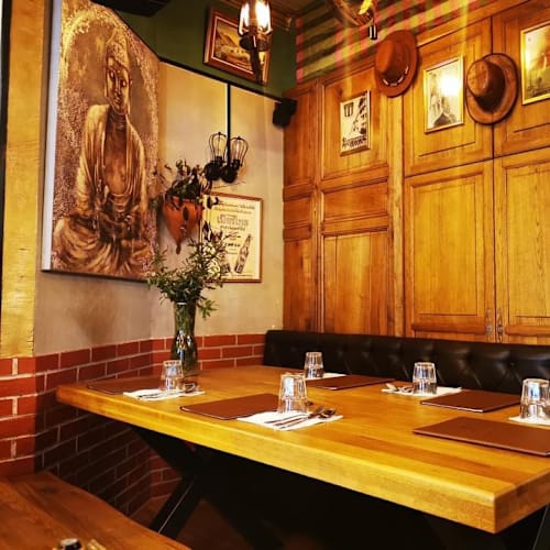 Aim Thai, Versailles