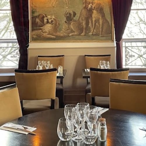 Au Chien qui Fume, Versailles