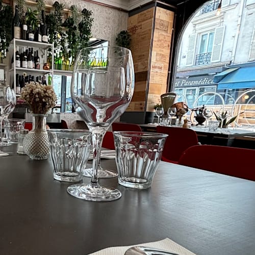 Bec // bouteille et cuisine par Marius & Lucien, Paris