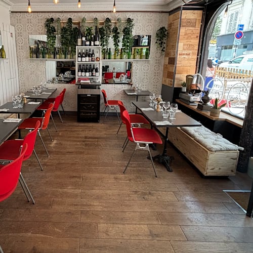 Bec // bouteille et cuisine par Marius & Lucien, Paris