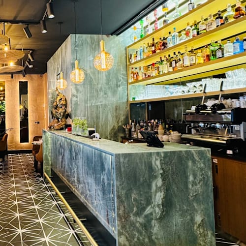 Chok Dee, Paris