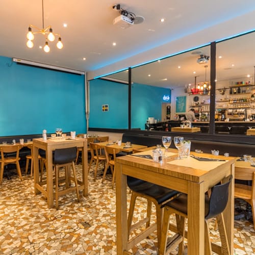 Njutbar, Paris