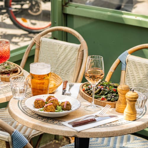 L'imprevu, Paris