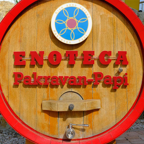 Enoteca Pakravan Papi, Riparbella