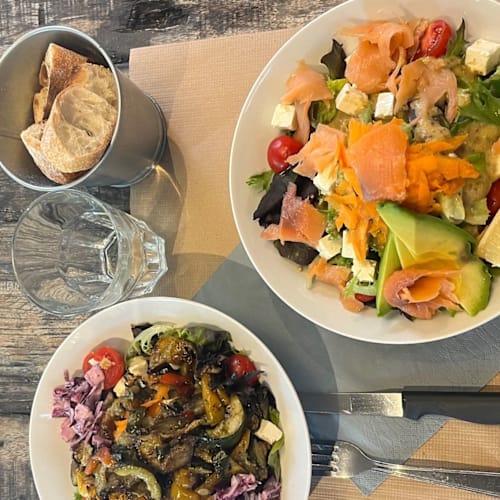 Soulfood Café, Bron