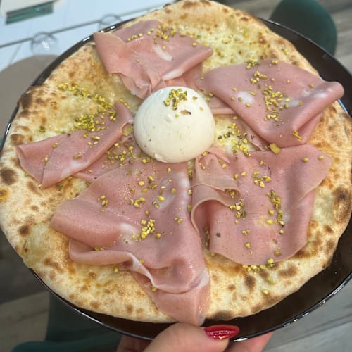 Pizzeria La Rinascita con forno a legna, Torino