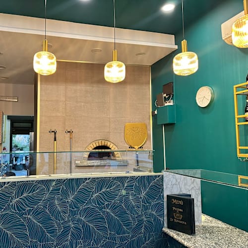Pizzeria La Rinascita con forno a legna, Torino