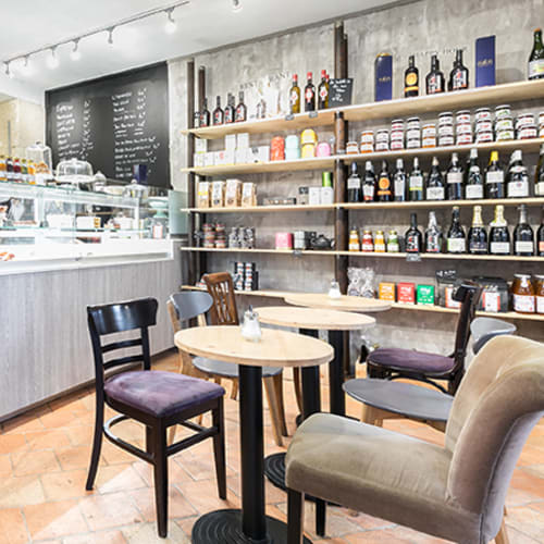 Ninon, Paris