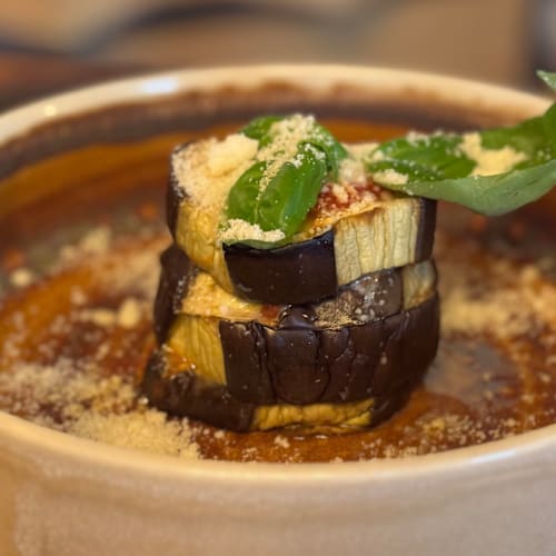 Degusteria, Como