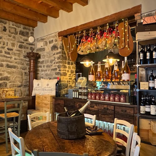 Degusteria, Como