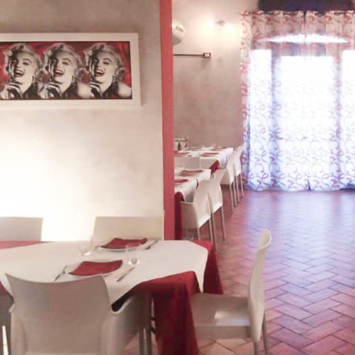 La Dama Rossa, Modena