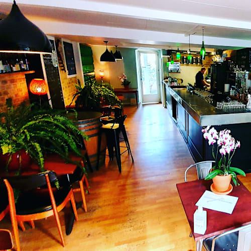 Vert Bouteille, Carouge