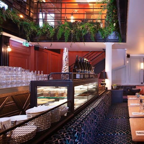 Chez Eugene, Paris