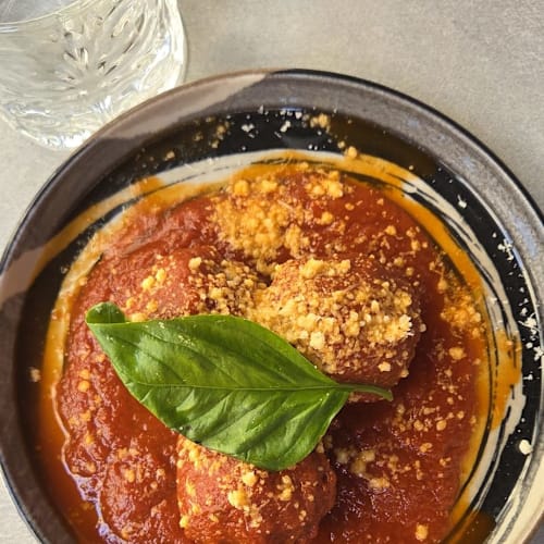 Anema e pizza di G. Sorrentino, Napoli