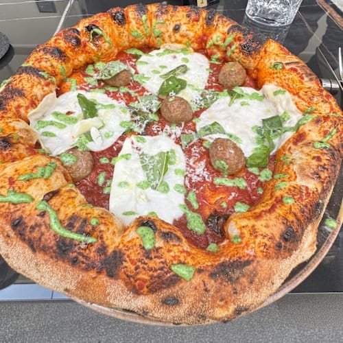 Anema e pizza di G. Sorrentino, Napoli