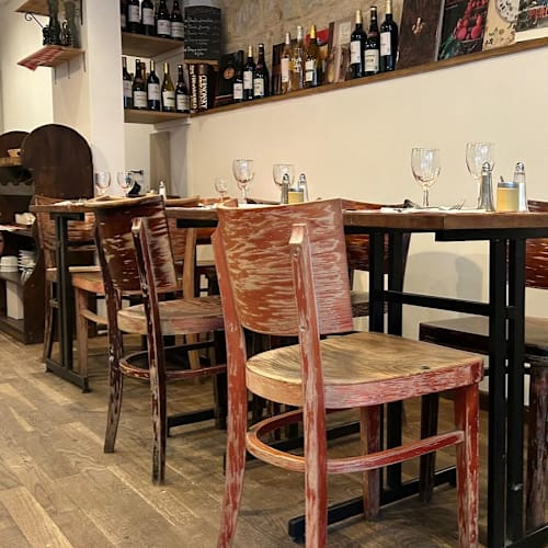 L'Anecdote, Paris