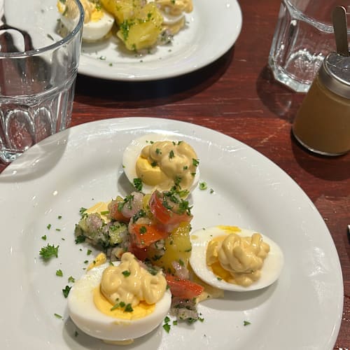 L'Anecdote, Paris