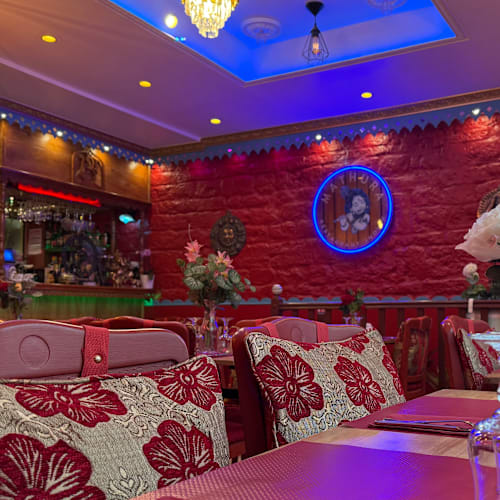 Mathura, Paris