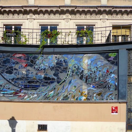 Yora, Paris