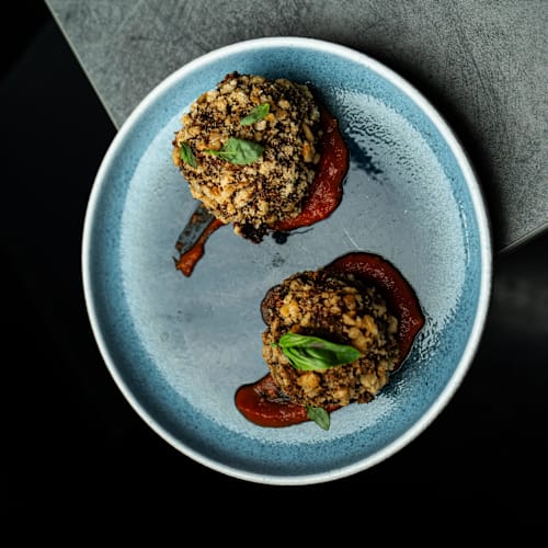 MoMo Concept Pub, Latina