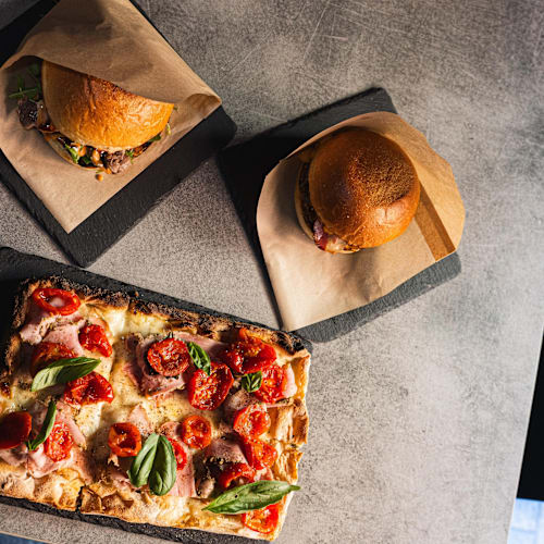 MoMo Concept Pub, Latina