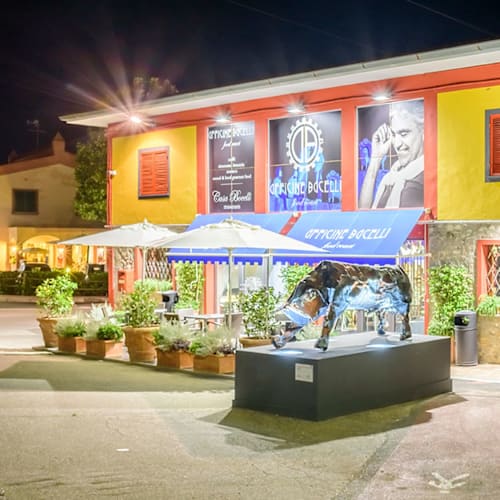 Officine Bocelli Food Court, Lajatico