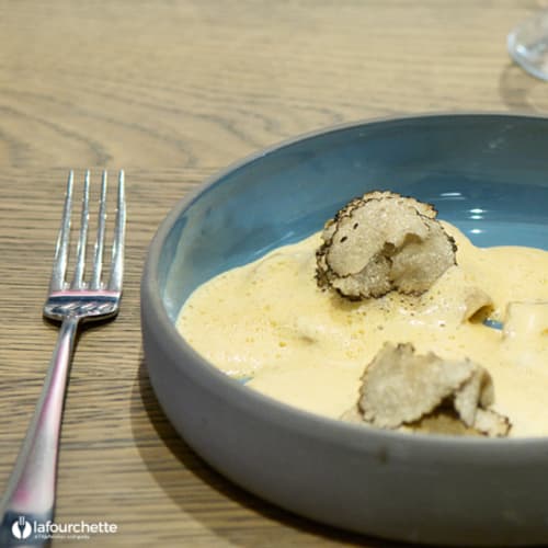 Mantel - Table 22, Cannes