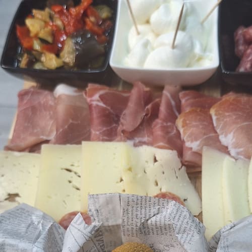 Mode' Food & Drink, Scerne