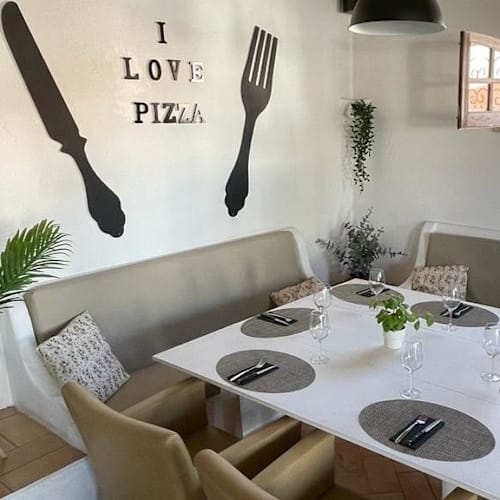 Rubini's Pizzaria, Luz