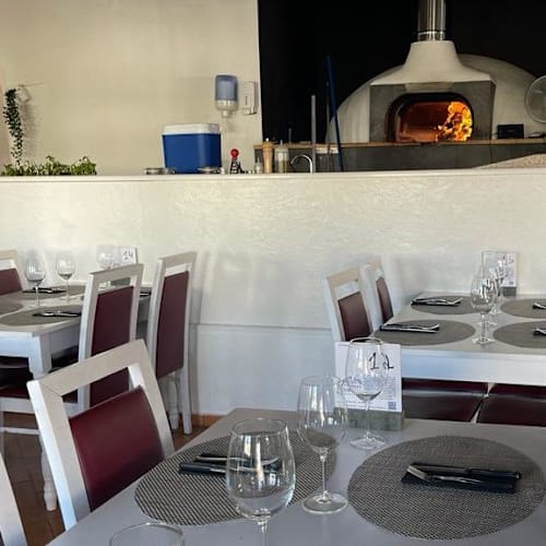 Rubini's Pizzaria, Luz
