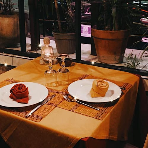 Chekiang Royal thai, Roma