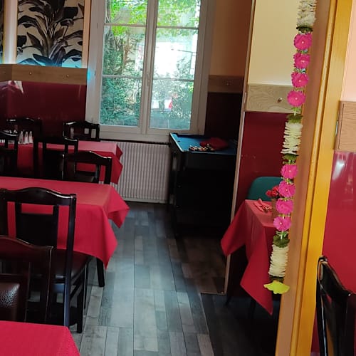 Le Naan Royal, Saint-Cyr-l'École
