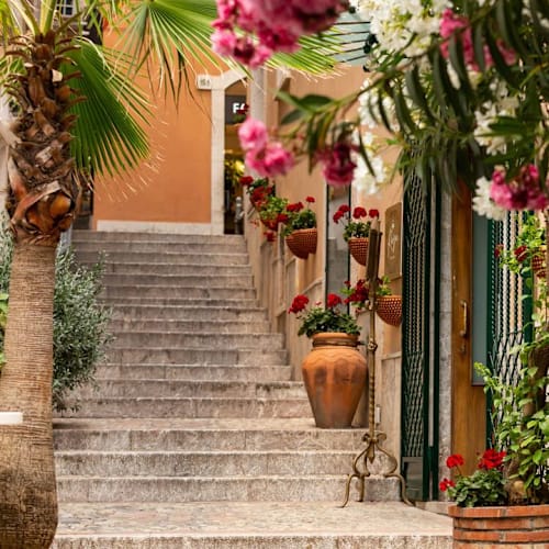 Raya, Taormina