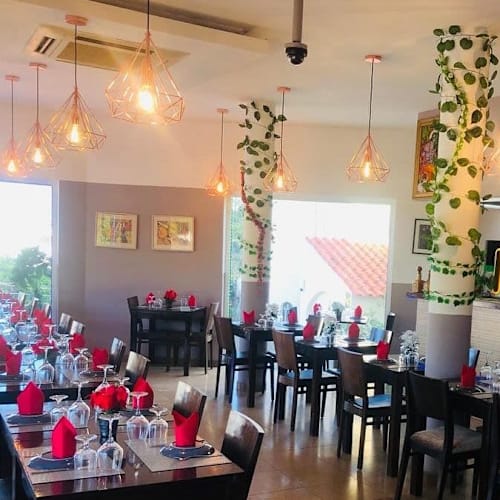 New Delhi Indian Tandoori Restaurant, Porches