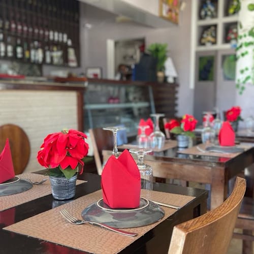 New Delhi Indian Tandoori Restaurant, Porches