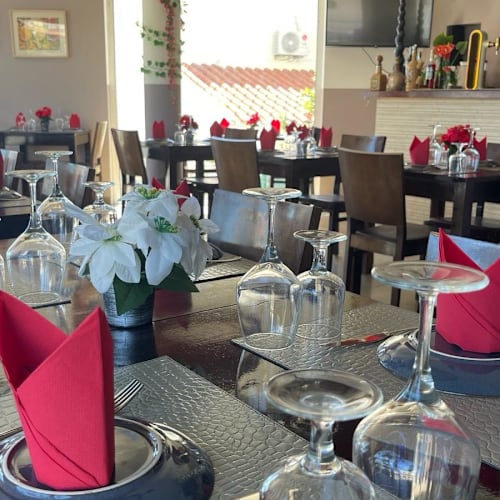 New Delhi Indian Tandoori Restaurant, Porches