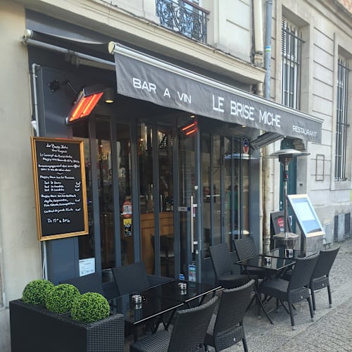 Le Brisemiche, Paris