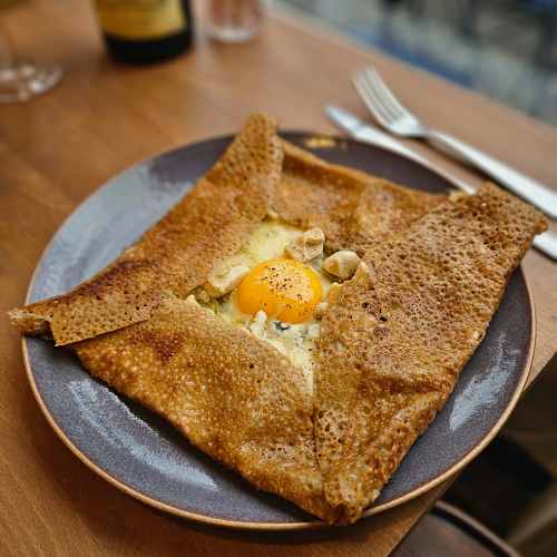 Emma Crêpe, Paris
