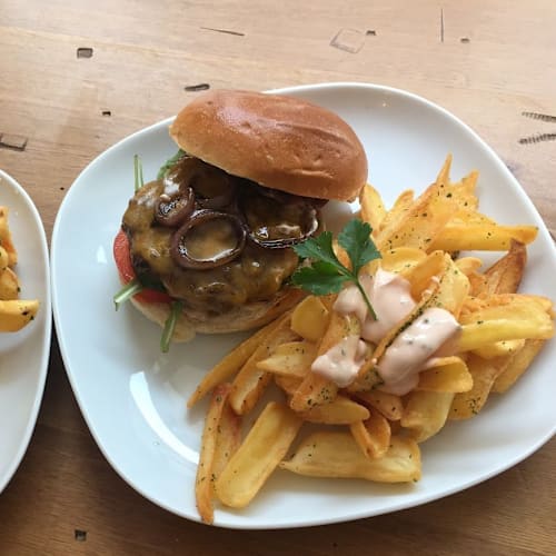 Chicken 4 Seasons, Colombes