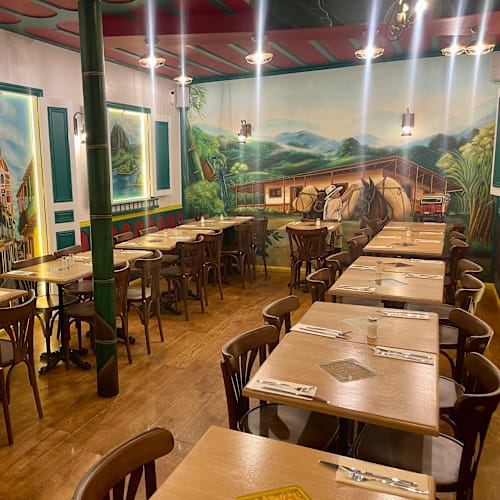 El Encanto, Paris