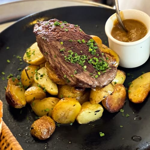 Le Charivari, Paris