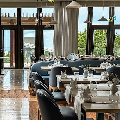 Cobalt Restaurant, Vau