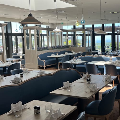 Cobalt Restaurant, Vau